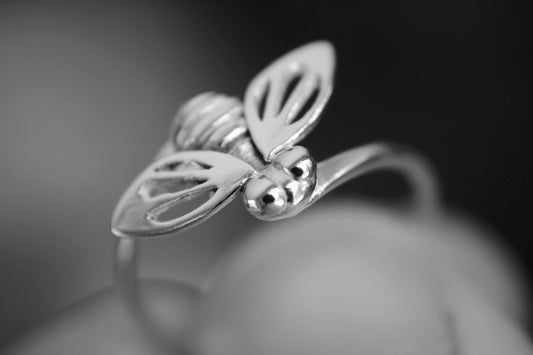 Bee Ring, Little Bee, Bypass Bee Ring, Honey Bee Rings, Gift, Simple Bee Ring, Silver Bee, Stacking Ring, Simple Ring, Minimalist, Gift